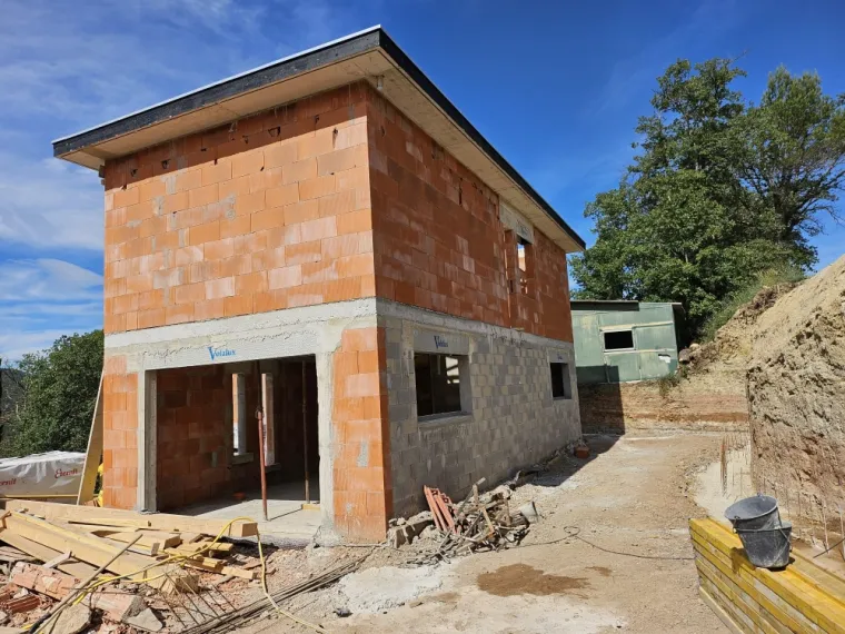 Construction en cours d'une villa à Bagnols en forêt , Saint-Raphaël, AB RENOV